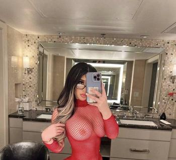 Alicia, 28 Caucasian/White female escort, Comox Valley
